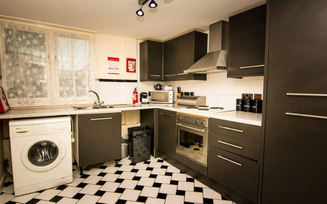 Albion Guest House & Apartments