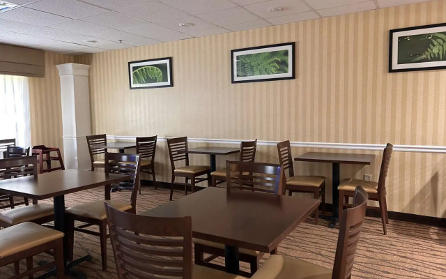 Sleep Inn & Suites Airport