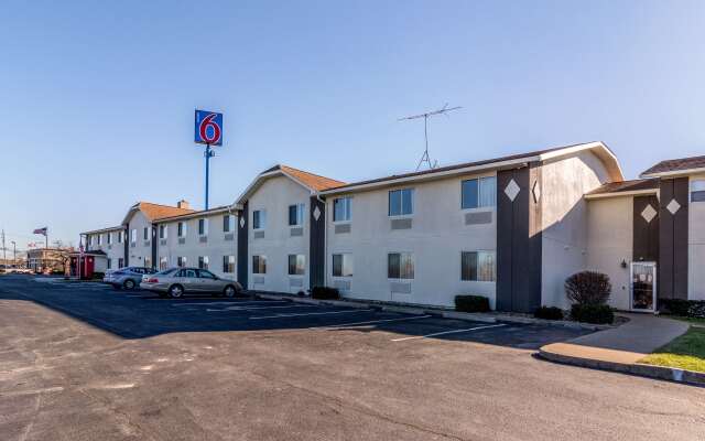 Motel 6 Barkeyville, PA