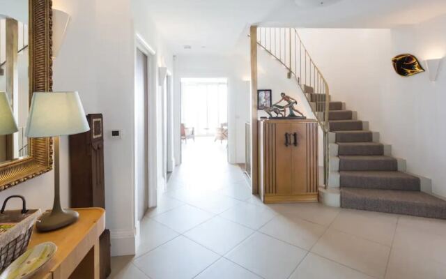 Captivating 7-bed House in Bristol