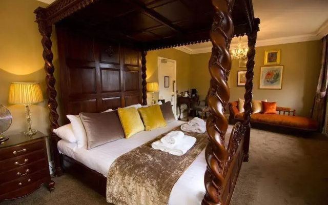 Port Lympne Reserve - Livingstone Lodge