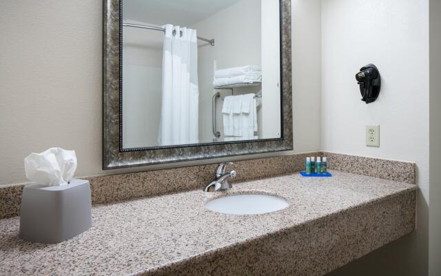 Holiday Inn Express Hotel & Suites Clinton by IHG