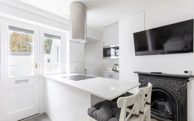 Sleek & Well-connected Studio Flat Archway!