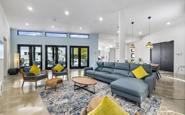 Unique Modern 4BR w Large Private Pool Mini Golf