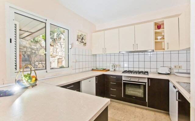 Amazing Home in Smricevica With Wifi and 6 Bedrooms