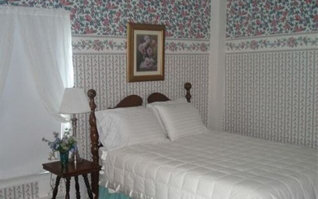 Southington Bed and Breakfast - Captain Josiah Cowles Place