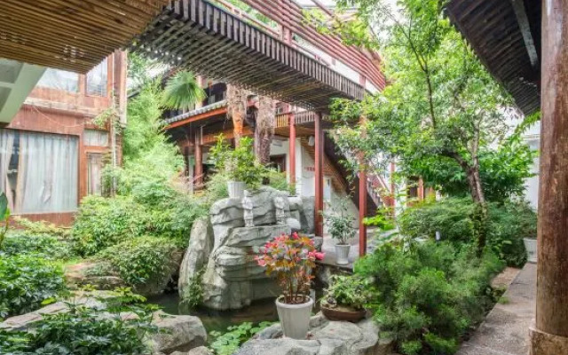 Lijiang Wu Courtyard Gardens Resort