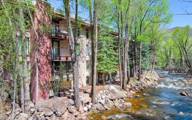 Chateau Eau Claire Unit 13