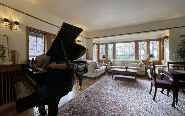 Cecil Bacon Manor