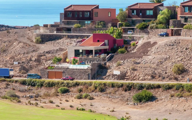 Vibrant Villa in San Bartolomé de Tirajana With Swimming Pool