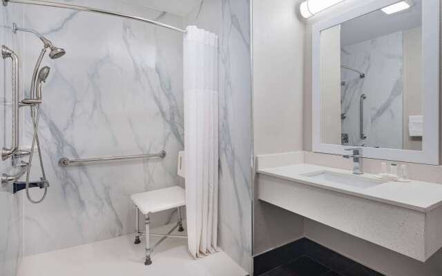 Days Inn by Wyndham Hamilton