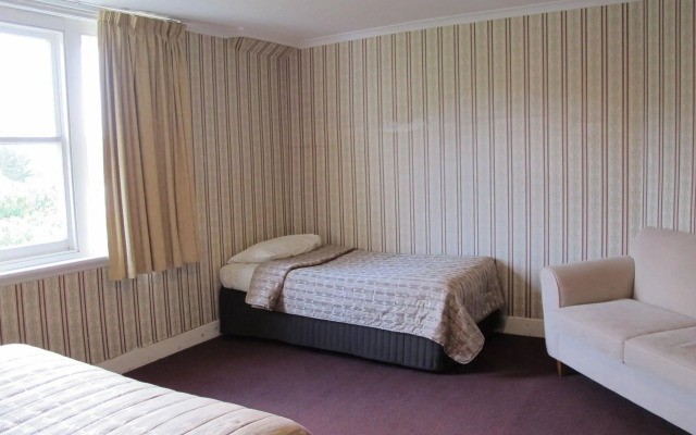 Riverfront Motel & Restaurant