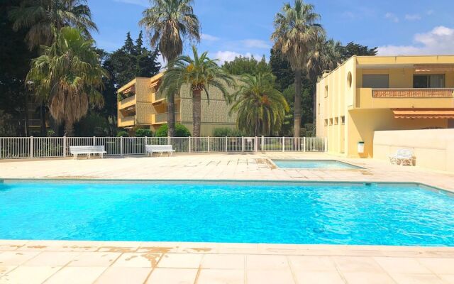 Modern Apartment in Juan-les-pins With Large Pool