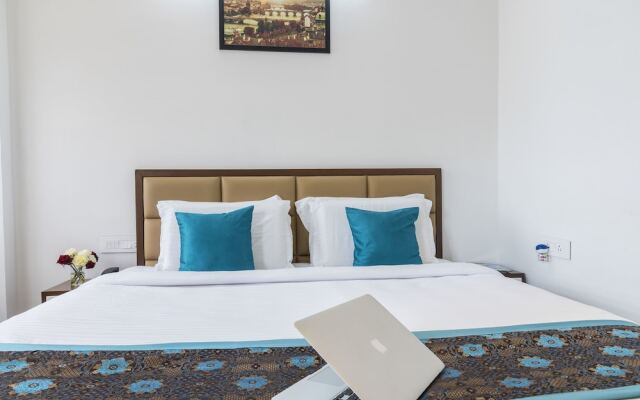 OYO 4428 Central Platinum Suites