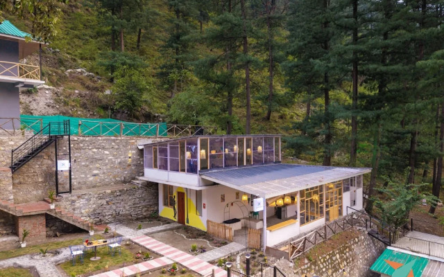 Zostel Homes Tirthan - Gushaini