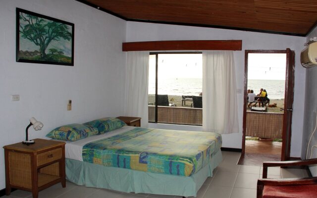 Travellers Beach Resort - Hostel