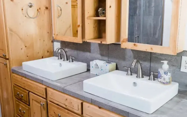 Sierra Lakes Retreat