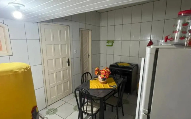 Casa com wi-fi e garagem a 5 minutos da Praia Grande