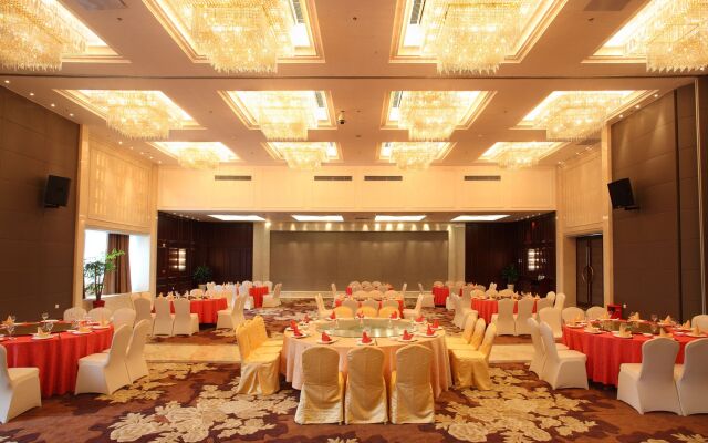 Noble Crown Hotel