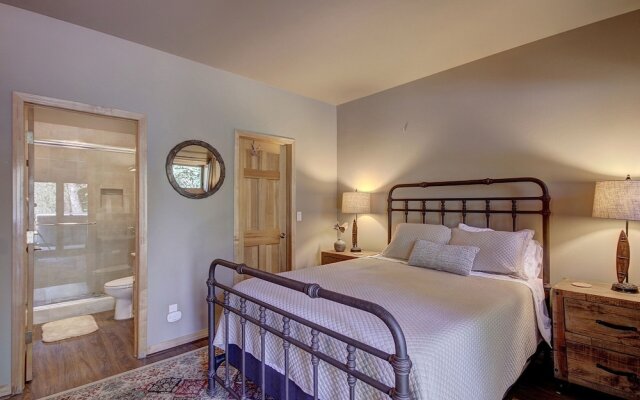 Tall Pines Lodge 4 Bedroom Townhouse by RedAwning