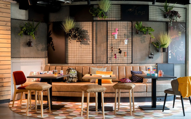 Moxy the Hague