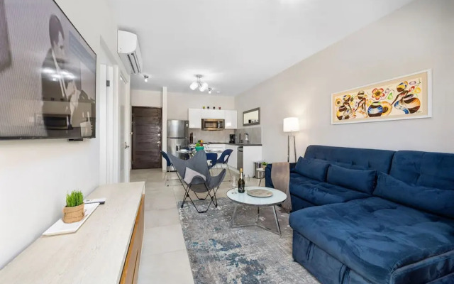 NEW Modern 1BR 1BA Gold Coast Pool GYM Tennis