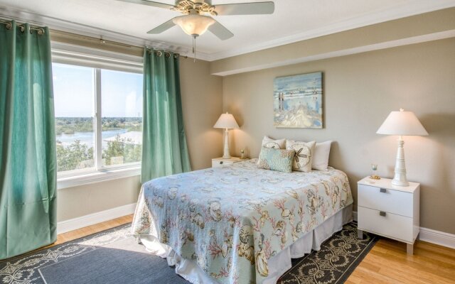 Beachfront Sapphire: Luxe 6 Bedroom Home