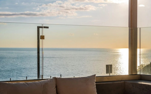 Seaside Retreat Green Coast