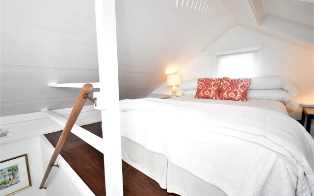 Simonton Court Historic Inn & Cottages
