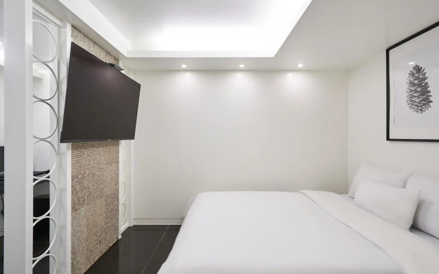 Show Hotel