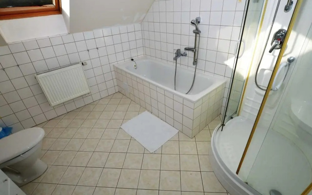 Spacious Villa With Swimming Pool