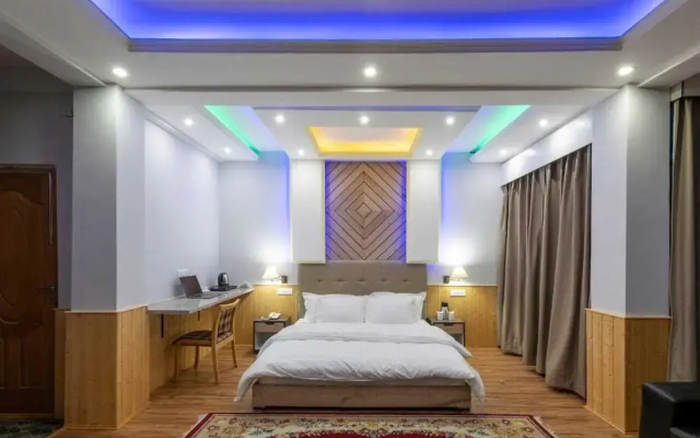 Dee Grand Marq Hotel