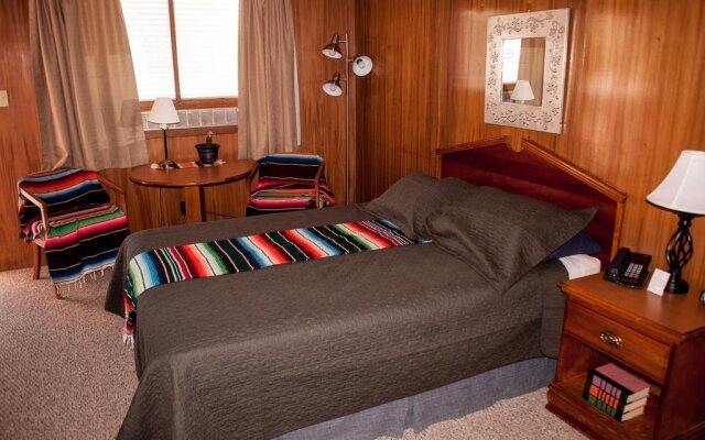 Raton Pass Motor Inn