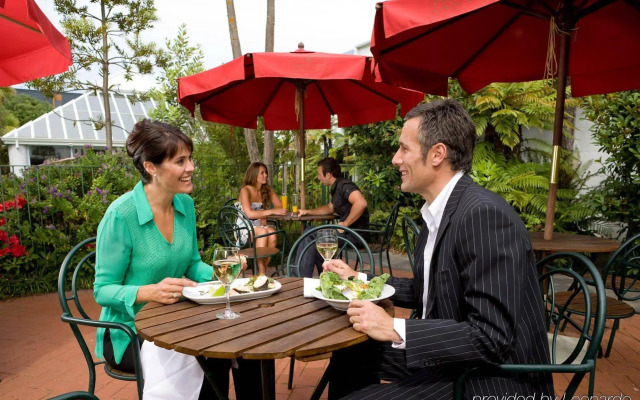 Commodore Airport Hotel