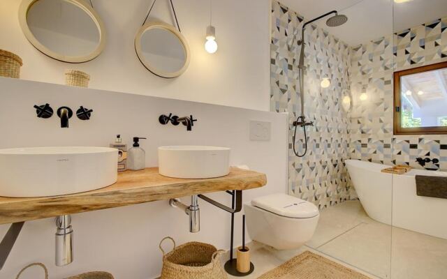 Villa - 4 Bedrooms with Pool and WiFi - 107785