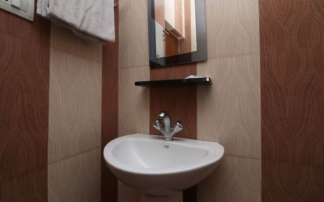 Oyo 27644 Cozycom