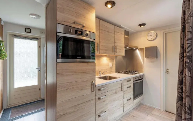 Bungalow Near Sint Maartenszee Beach