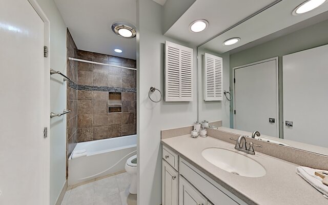 570queen 2 Bedroom Condo