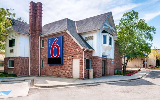 Motel 6 Arlington Heights, IL - Chicago North Central