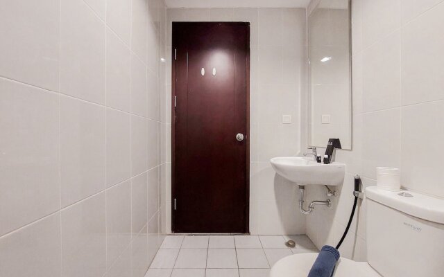 Modern Look And Comfy 2Br At Casa De Parco Apartment