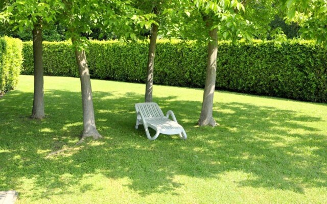 Vibrant Holiday Home in Lazise with Swimming Pool near 2 Lakes