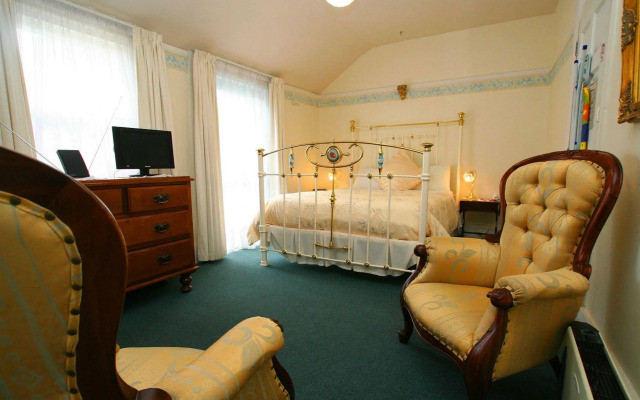 The Lodge on Elizabeth