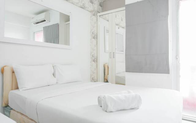 Homey And Comfortable Studio At Green Pramuka City Apartment