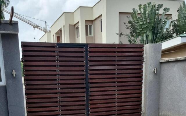 Luxurious 3-bed Apartment in Cantonments, Accra