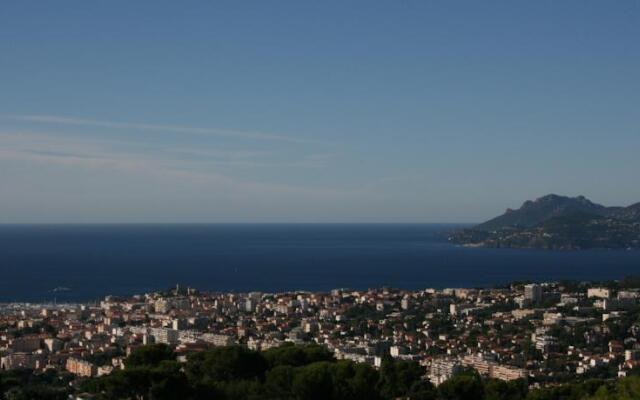 Cannes Golf Apartment