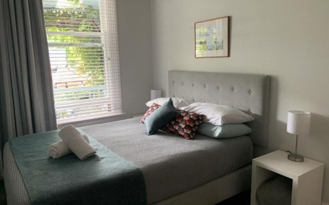 The Villa - Hostel – Guest Rooms – Picton