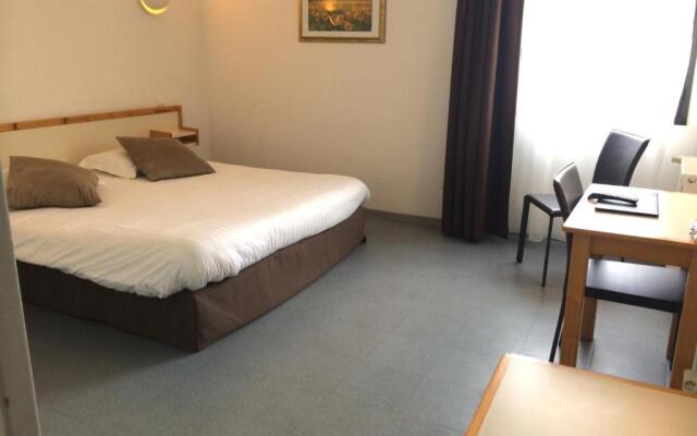 H¿tel-Restaurant Le Calice Du Gevaudan - A75