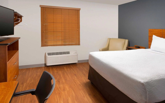 WoodSpring Suites Chicago Darien