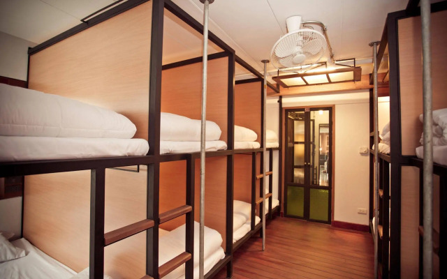 The Arak Bed Bar and Hostel