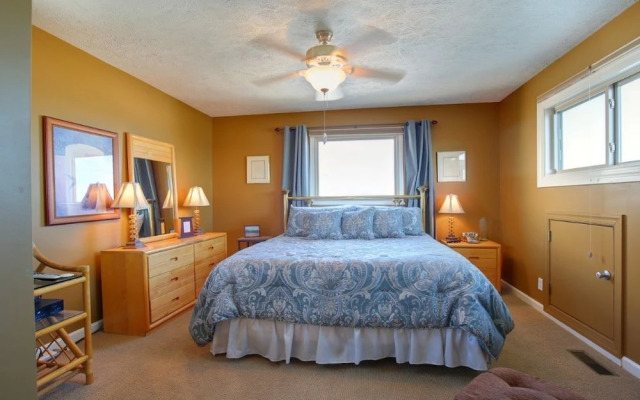 Windchimes 4 Bedroom Home by RedAwning